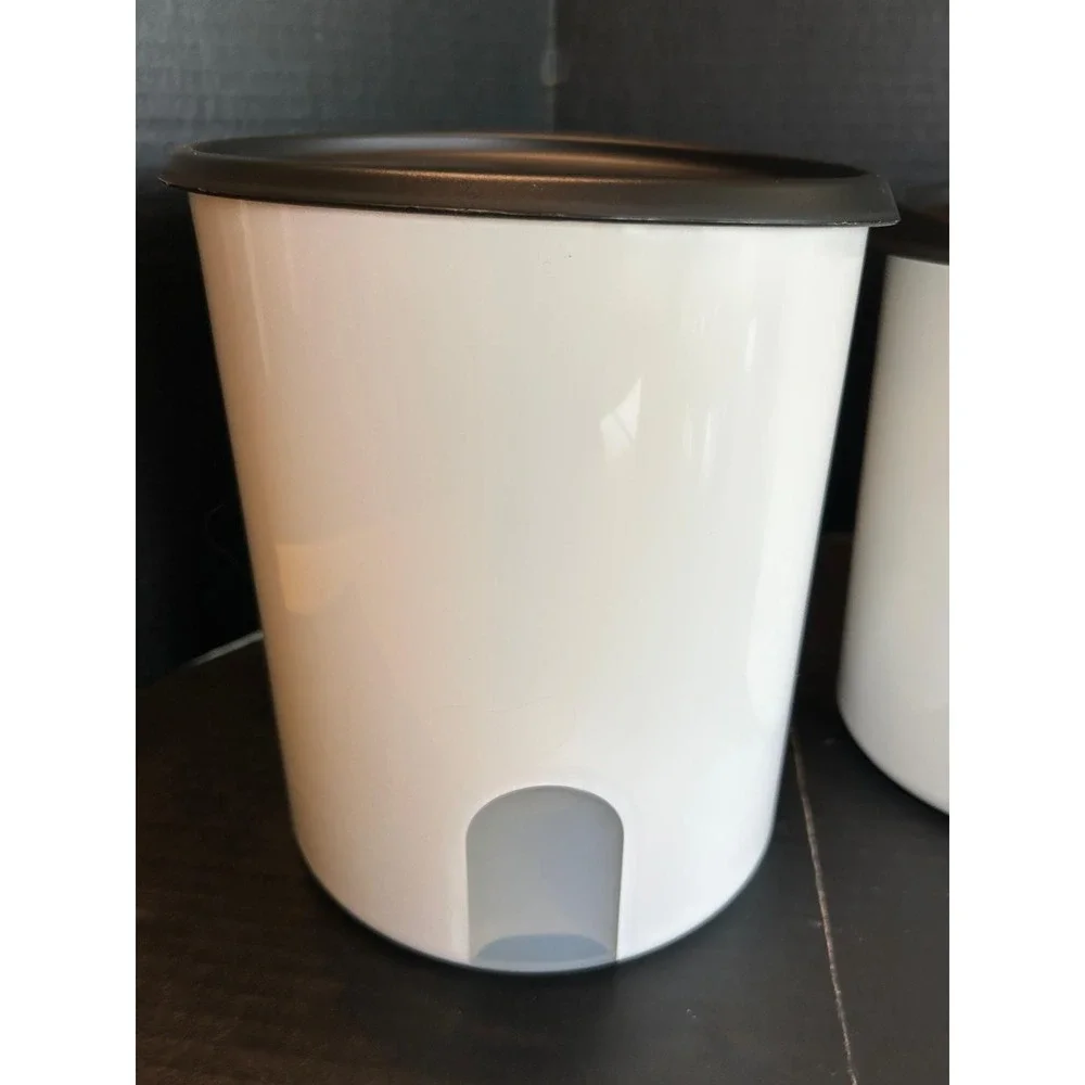Tupperware NEW One-Touch Reminder Canister Set of 4with black seals
